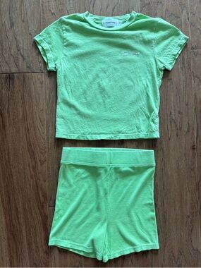 TALENTLESS Neon Green Short Sleeve Top and Shorts Set Size Small